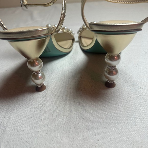 Betsey Johnson JACY Gold Pearl Embellished Ankle Strap Block Heel Sandals Size 7 - Picture 4 of 14
